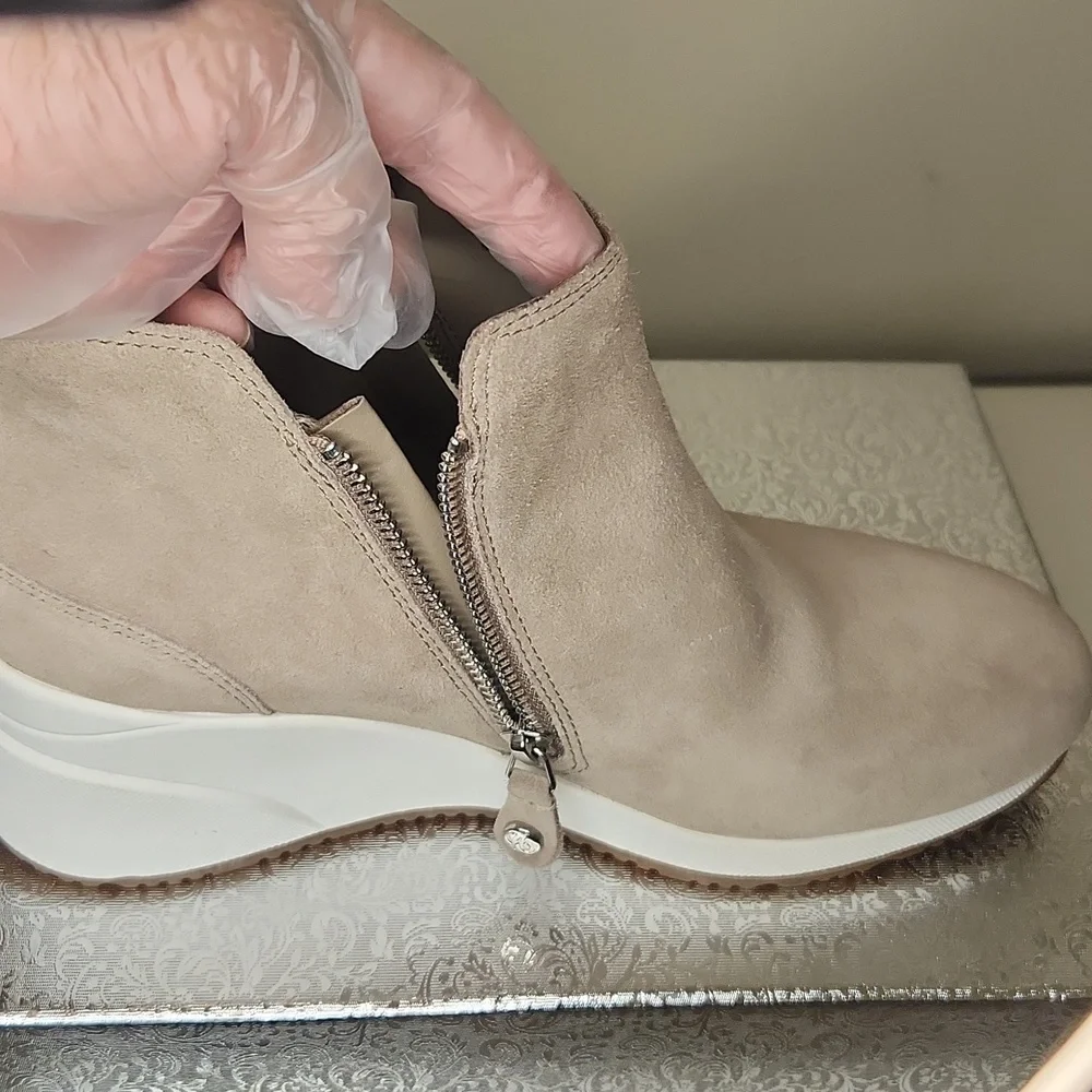 ALEX MARIE WOMEN'S CAMEL ANKLE BOOTS. SIZE 9.5 - Picture 4 of 11